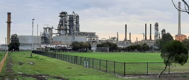 Brent λίγο κάτω από τα 114 δολάρια, αέριο στα 91 ευρώ — ράλι ενέργειας, φυγή στα ομόλογα, άγνωστο το ελληνικό κόστος
