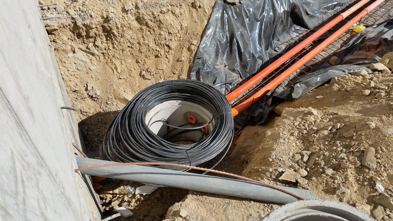 Δίκτυο οπτικών ινών FTTH — φωτογραφία αρχείου · Rubin Observatory/NSF/AURA / CC BY 4.0, μέσω Wikimedia Commons
