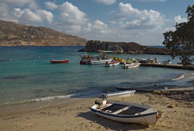 Κάρπαθος: Σύλληψη 23χρονης στο λιμάνι πριν σαλπάρει για Πειραιά — εξαρθρώθηκε κύκλωμα με τη «μέθοδο του λογιστή»