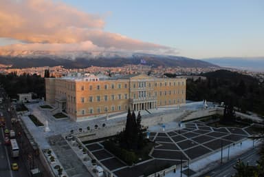 Κουφονικολάκου σε Μαρινάκη: «Βρείτε το κουράγιο να καταδικάζετε αμέσως» — αντιπαράθεση για την ακροδεξιά και την επίθεση στην Ελευσίνα