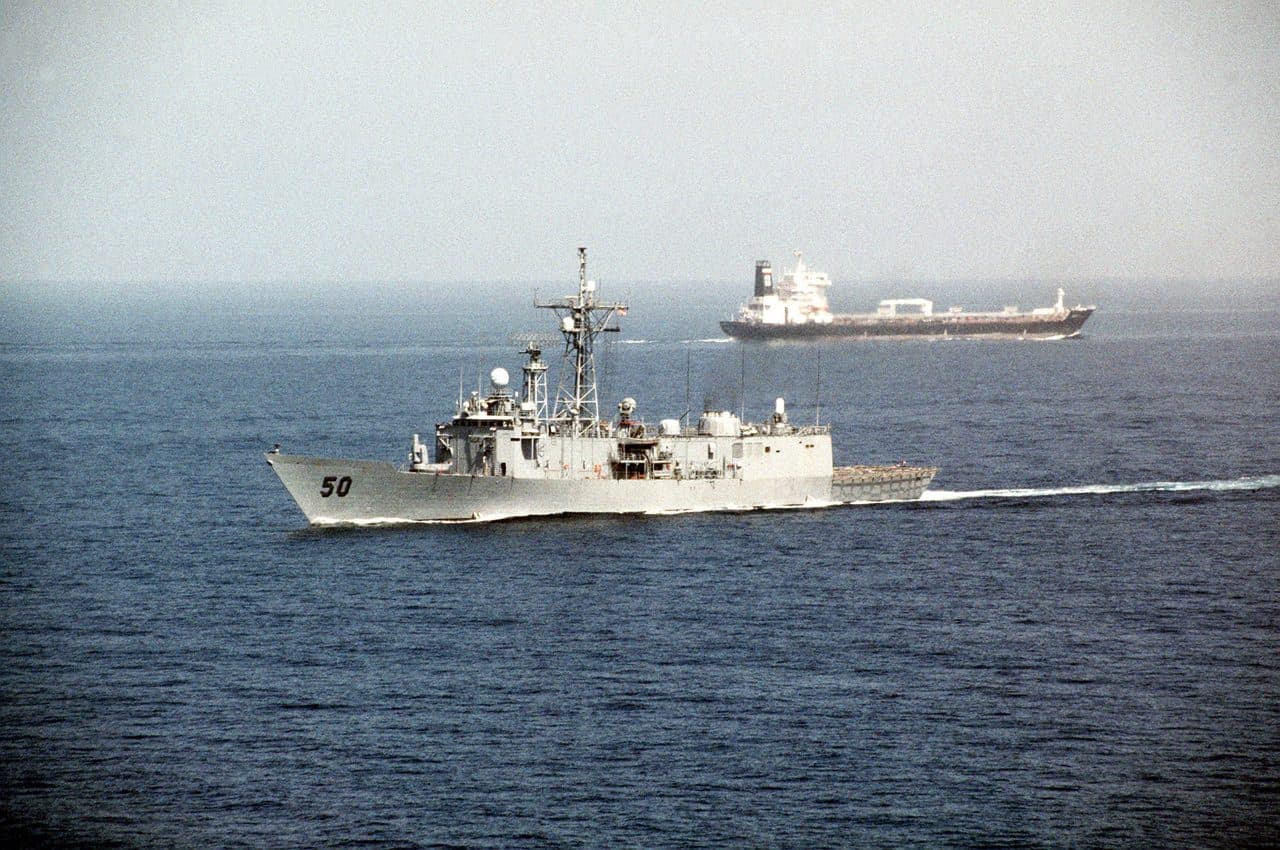 Strait of Hormuz tanker — φωτογραφία αρχείου · Department of Defense. American Forces Information Service. Defense… / Public domain, μέσω Wikimedia Commons