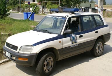 Σύλληψη 21χρονου για κλοπές μπρούτζινων αντικειμένων από μνήματα στο Ελληνικό - Εξιχνιάστηκαν επτά υποθέσεις