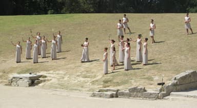 Από τη σκηνή στον βωμό της Ολυμπίας: η Κατερίνα Μισιχρόνη νέα Πρωθιέρεια της Ολυμπιακής Φλόγας