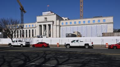 Fed: οι μειώσεις σπρώχνονται στο 2027 — και μια αύξηση μπαίνει στο τραπέζι