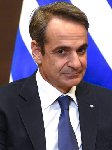 Μητσοτάκης: «Μία κάλπη» την άνοιξη του 2027 και ξεκάθαρο «δεν θα παραιτηθώ» χωρίς αυτοδυναμία — τα μηνύματα σε Σαμαρά και Καραμανλή