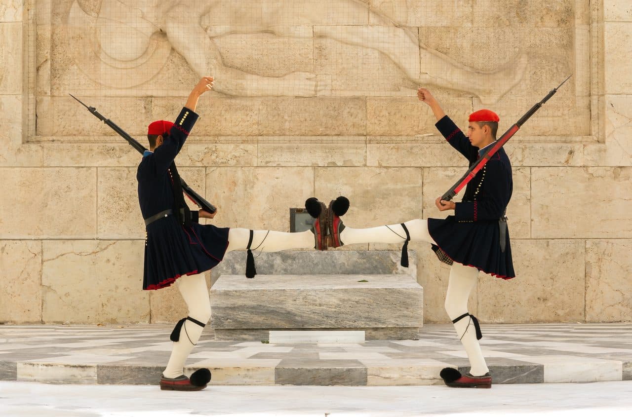 Εύζωνες στο Μνημείο του Αγνώστου Στρατιώτη — φωτογραφία αρχείου · Jebulon / CC0, μέσω Wikimedia Commons