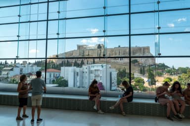 Δεκαεπτά χρόνια μετά: 38η θέση, σχεδόν δύο εκατομμύρια επισκέπτες — και ανοιχτός λογαριασμός με τον Παρθενώνα