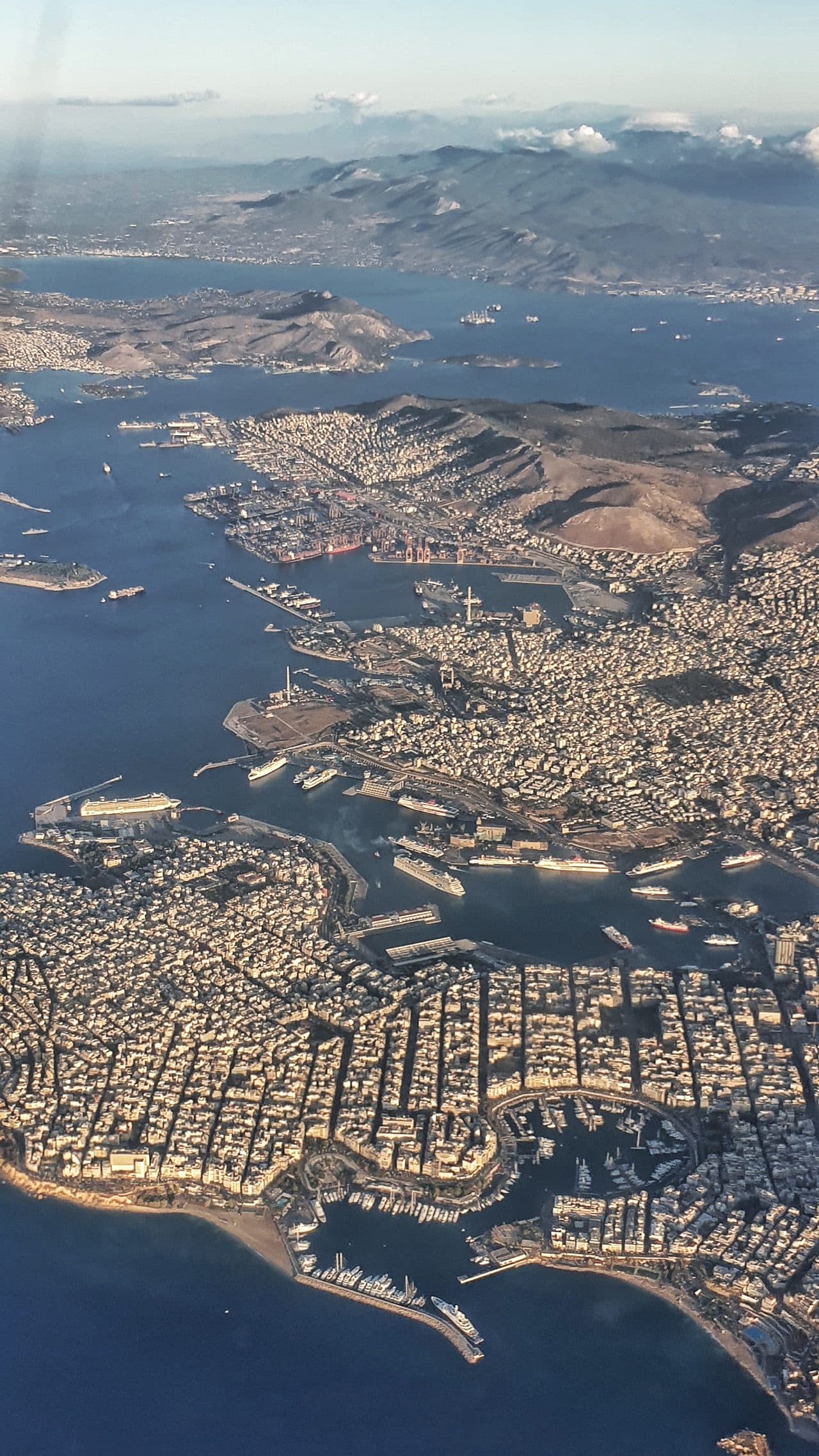 Λιμάνι του Πειραιά — φωτογραφία αρχείου · Cristo Vlahos / CC BY-SA 4.0, μέσω Wikimedia Commons