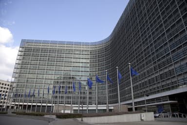 Βρυξέλλες κατά Meta: διορία πέντε ημερών για να ανοίξει ξανά δωρεάν το WhatsApp σε ανταγωνιστικά AI