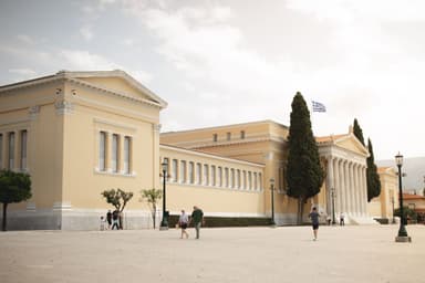 Ζάππειο: η εξέδρα του Φεστιβάλ Ολυμπίων στήθηκε χωρίς την υποχρεωτική έγκριση μνημείων — δεύτερη παράβαση μετά το drone show της Adidas